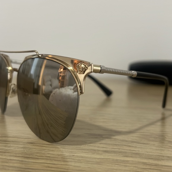 COPY - Versace Mirror Aviator Sunglasses - Picture 3 of 5